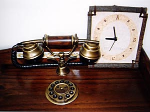 �A���e�B�[�N�Ȃ������ȃe���t�H��