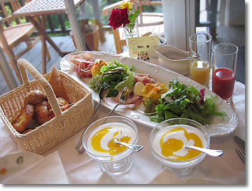 �����������H����B