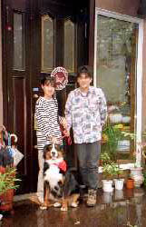 TOUTOU����̑O�ŁB